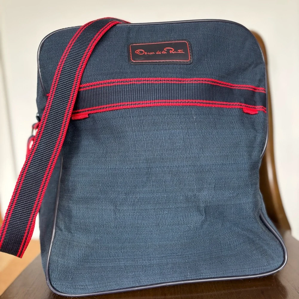 NWOT Vintage Oscar de la Renta Luggage Set—part 1 of a set of 3